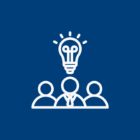 Icon of a group of three people with a light bulb overhead, symbolizing teamwork and collaboration to generate ideas.